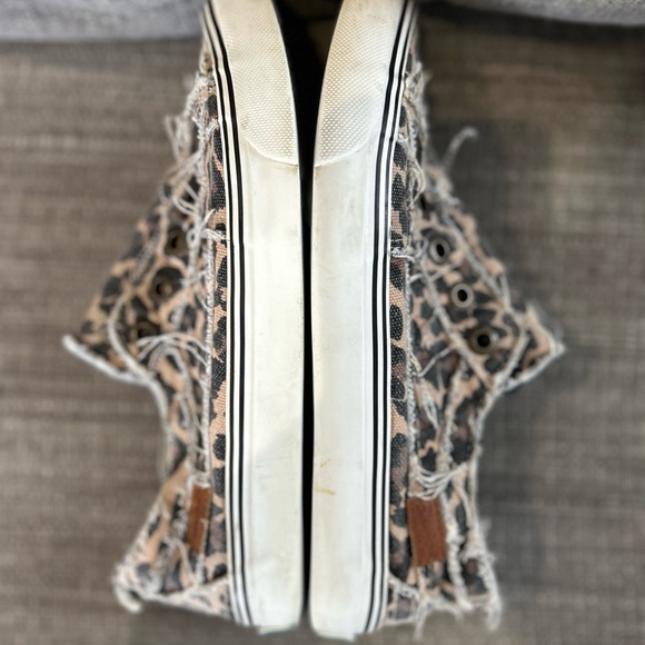 Blowfish Ladies Slip on animal print fashion sneakers, Size 7 - Picture 8 of 9